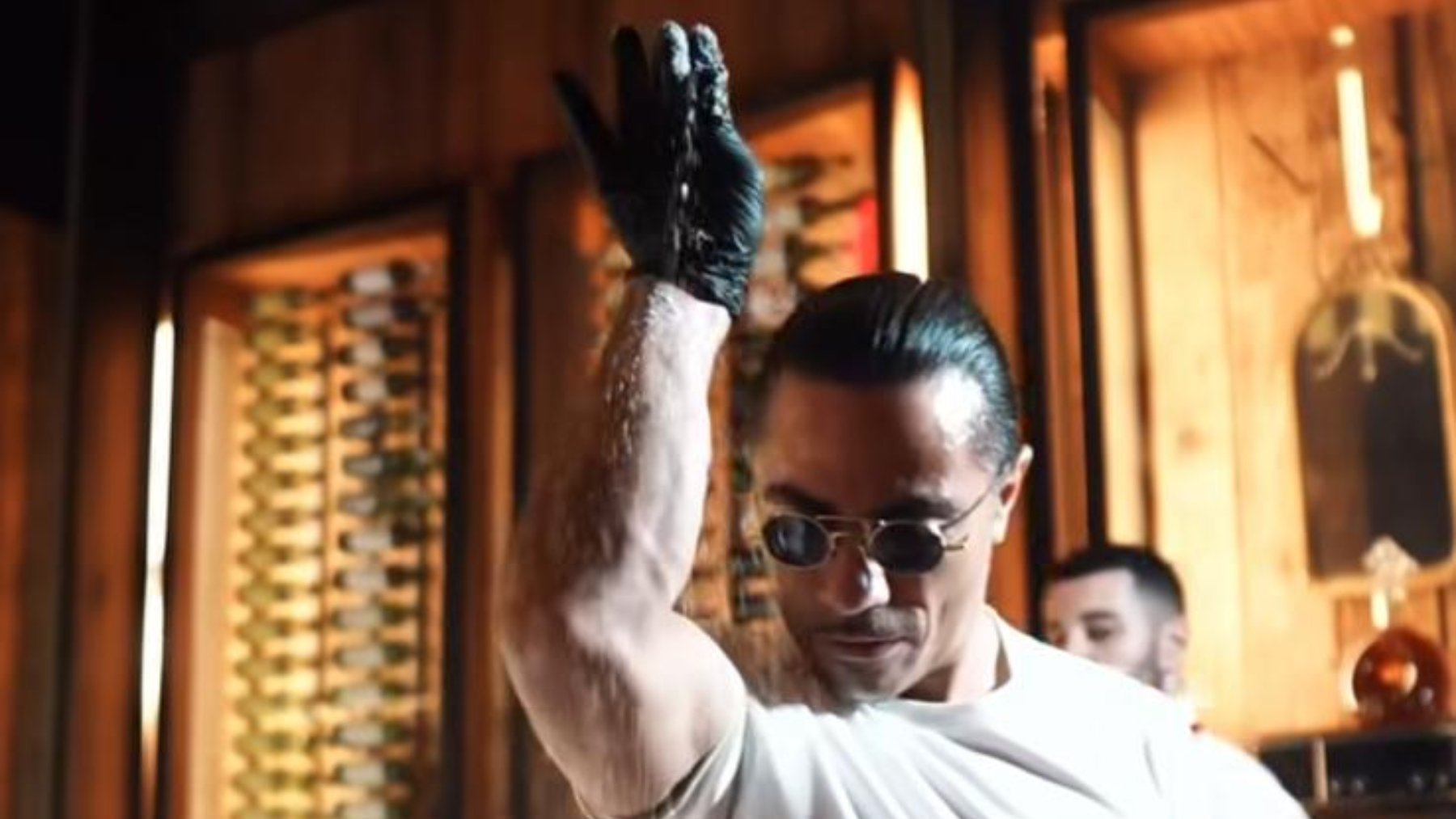 La decadencia de Salt Bae, el cocinero viral por su toque de sal que pasó del éxito al ostracismo