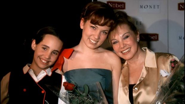 Karina junto a sus dos hijas, Azahara y Rocío. (Foto: Gtres)