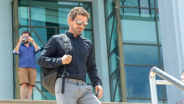 Rodolfo Sancho a la salida del juicio de su hijo en Tailandia. (Foto: Gtres)