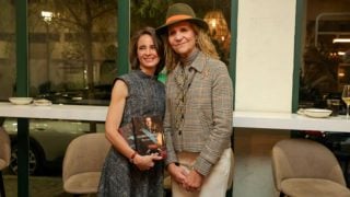 Laurence Debray y la infanta Elena en la presentación de las memorias de Juan Carlos I. (Foto: Gtres)