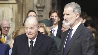 Juan Carlos I con el Rey Felipe. (Foto: Gtres)