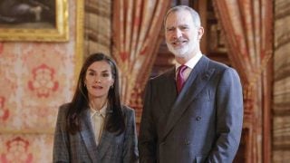 Los Reyes en una reunión en el Palacio Real. (Foto: Gtres)