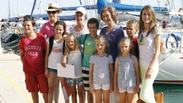 Pablo Urdangarin junto a todos sus primos. (Foto: Gtres)