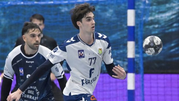Pablo Urdangarin jugando a balonmano. (Foto: Gtres)