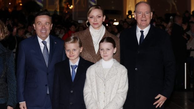 Charléne y Alberto de Mónaco en el tradicional encendido navideño. (Foto: Gtres)