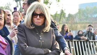 Brigitte Macron en un acto oficial. (Foto: Gtres)