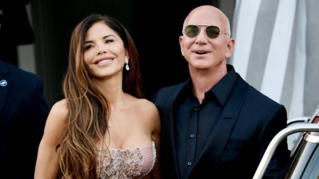 Jeff Bezos y Lauren Sanchez en Venecia. (Foto: Gtres)