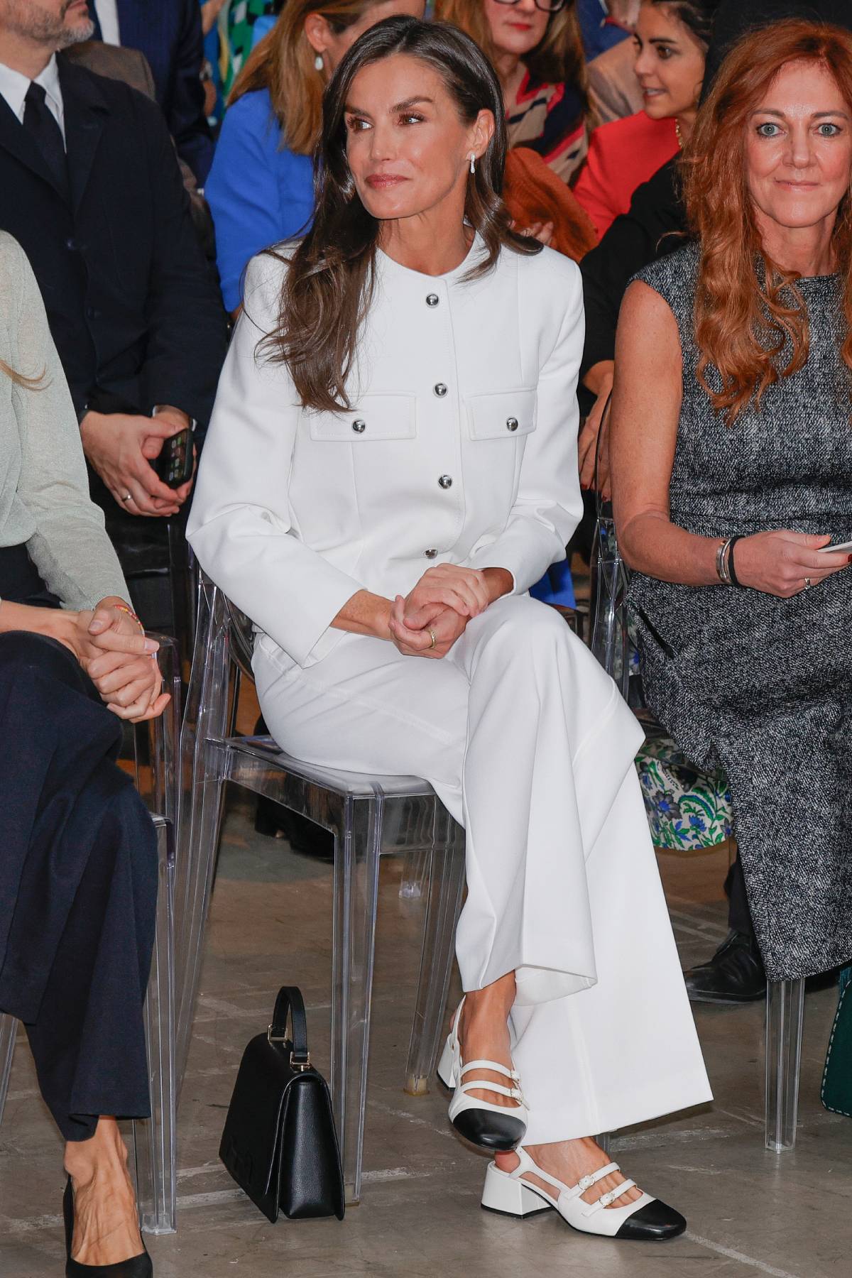 Look blanco total con babies bicolor – Premios Retina ECO. (Foto: Gtres)