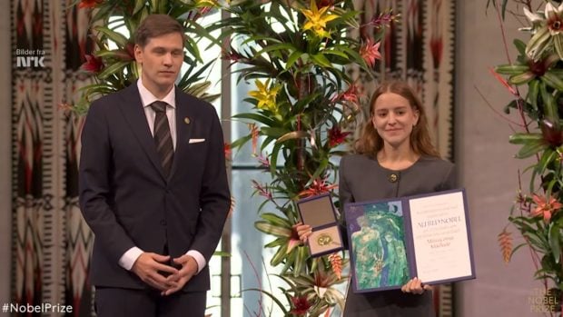Ana Corina Sosa recibe el Premio Nobel de la Paz en nombre de su madre. (Youtube: @Nobel Prize)