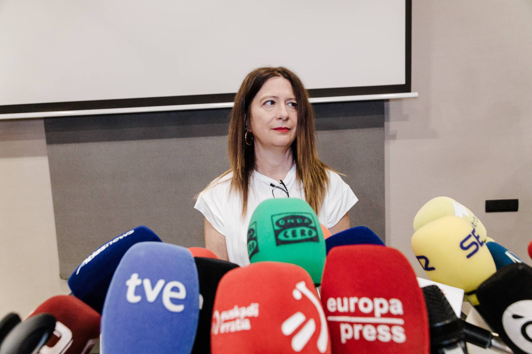Leire Díez en una rueda de prensa. (Foto: Europa Press)