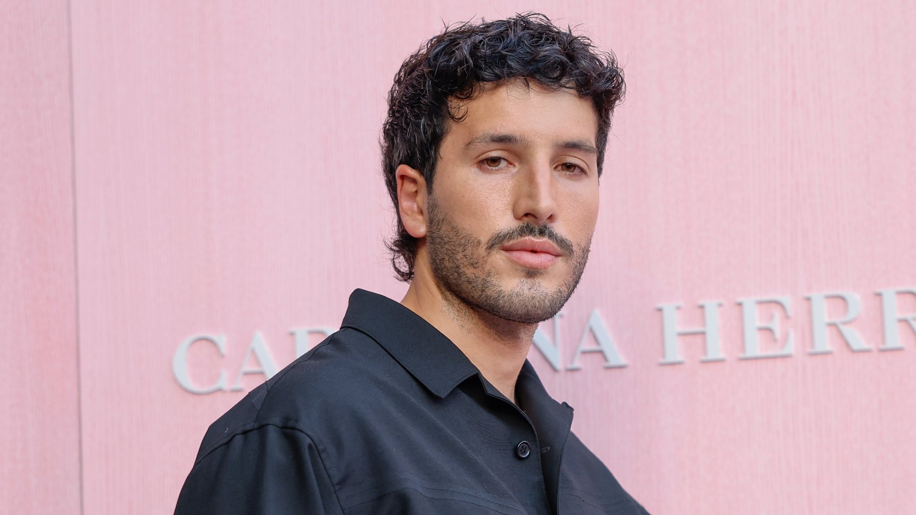 Sale a la luz la relación de Sebastián Yatra con otro hombre, hijo de un famoso cantante