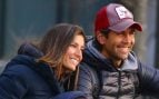Ana Boyer y Fernando Verdasco en la calle con sus hijos. (Foto: Gtres)