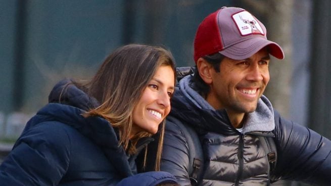 Ana Boyer y Fernando Verdasco en la calle con sus hijos. (Foto: Gtres)