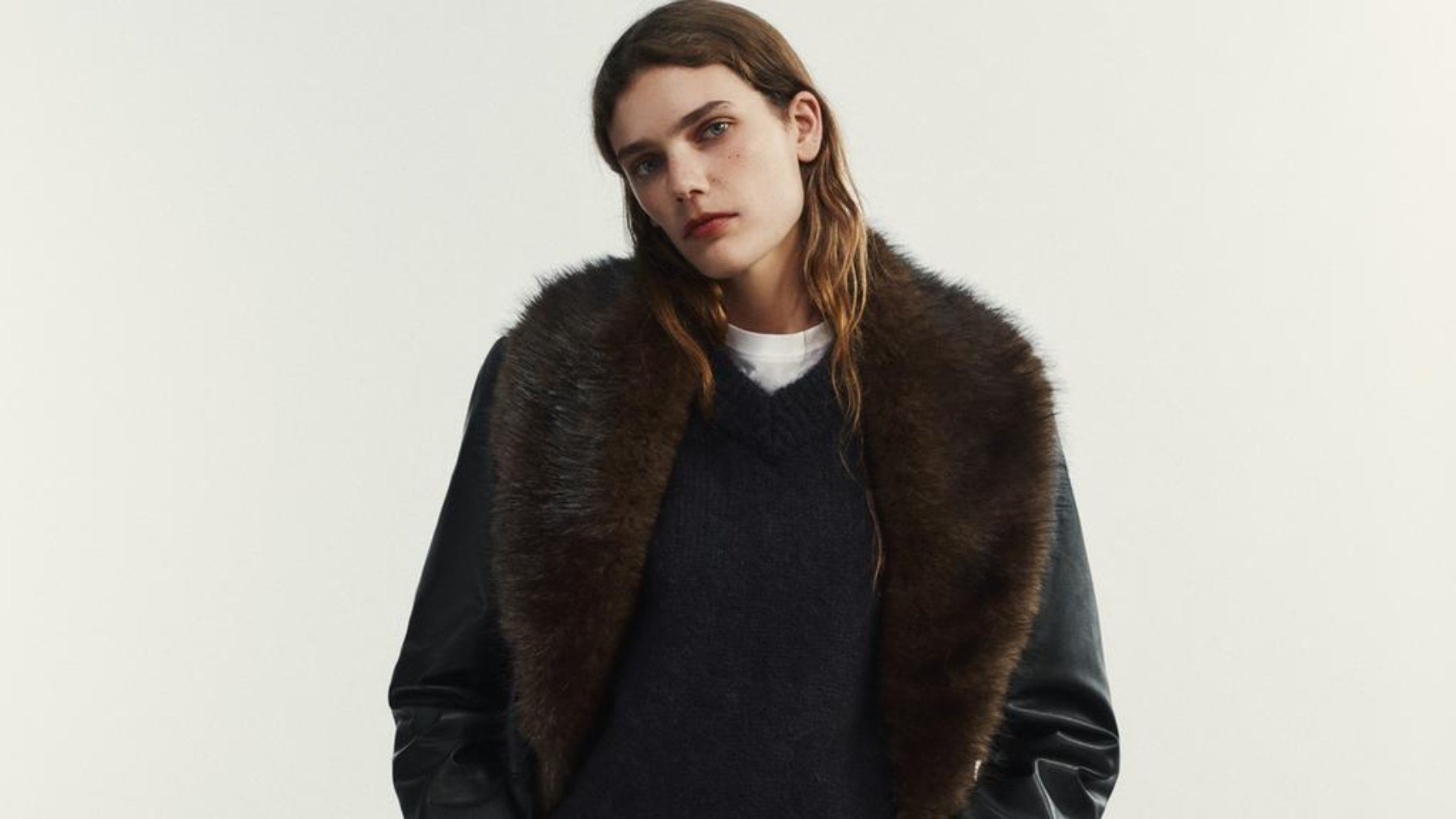 Todo el mundo habla de este abrigo de pelo marrón de Zara: el precio es una broma