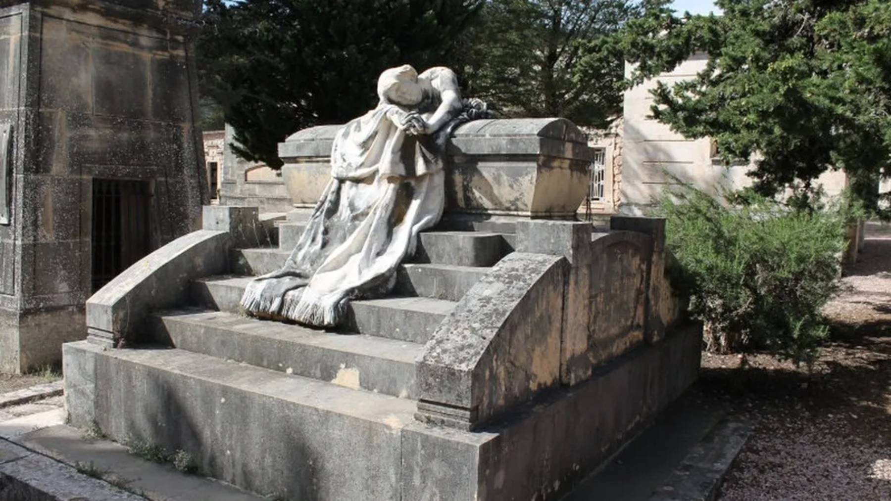 El mausoleo de Camilo Sesto. (Foto: Telecinco)