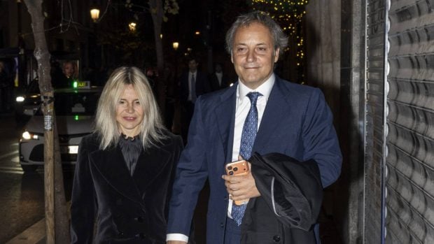 Eugenia Martínez de Irujo y Narcís Rebollo llegando al Nuevo Club Madrid. (Foto: Gtres)