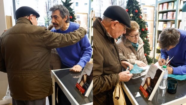 El emotivo abrazo de Juan del Val con su padre en la firma de su novela. (Fotos: Gtres)