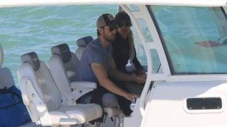 Enrique Iglesias y Anna Kournikova durante unas vacaciones. (Foto: Gtres)