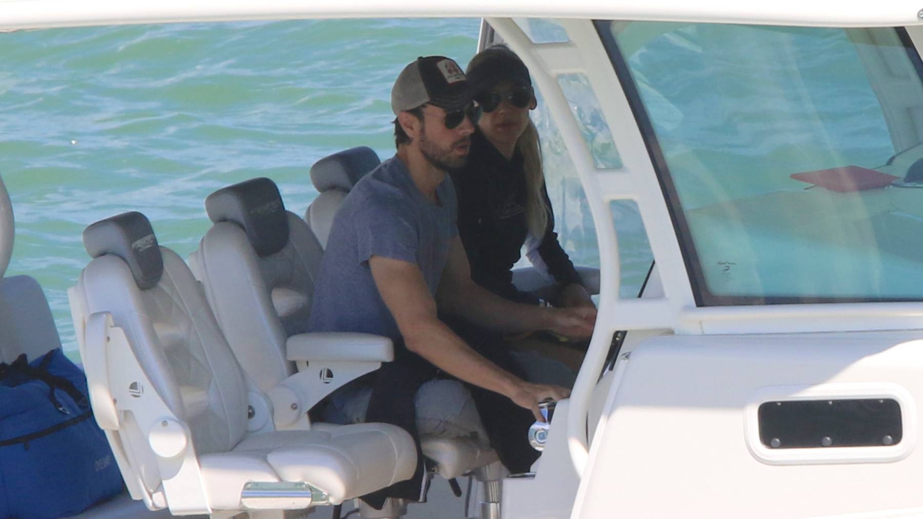 Enrique Iglesias y Anna Kournikova dan la bienvenida a su cuarto hijo