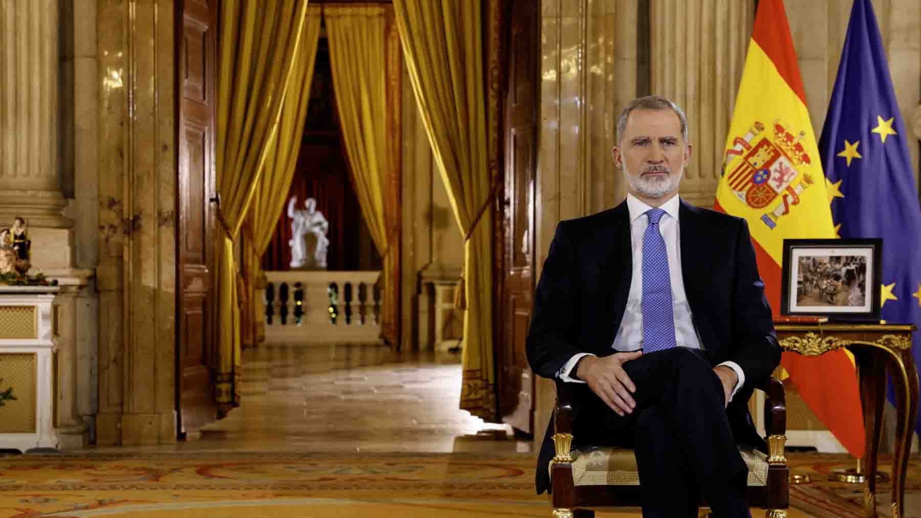 La mano de Rosa Lerchundi tras el Mensaje de Navidad que el Rey Felipe graba el día de la Lotería