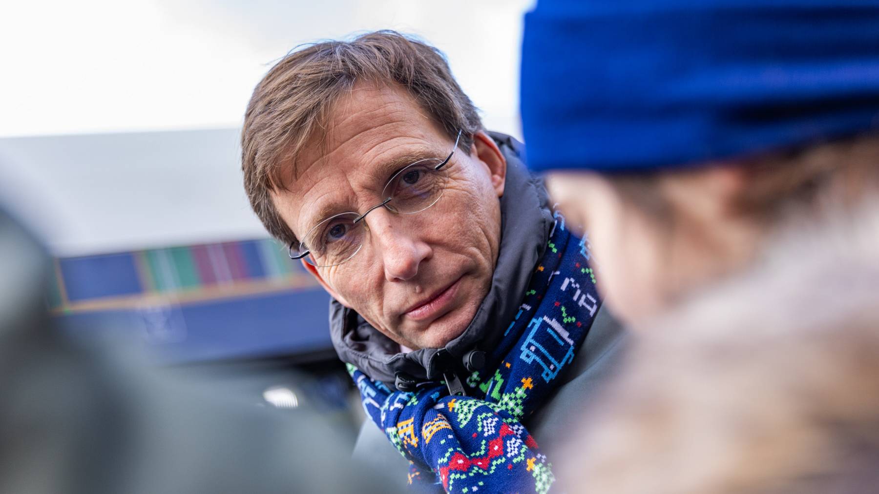 Almeida entrega su carta a los Reyes Magos y desata la curiosidad en Cibeles: sabemos lo que ha pedido