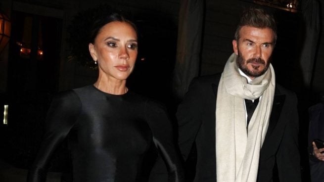 Victoria Beckham sonríe en medio del conflicto familiar: el brindis que responde a Brooklyn