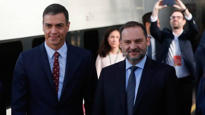 Pedro Sánchez y José Luis Ábalos. (Foto: Gtres)