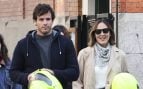 Tamara Falcó e Íñigo Onieva por las calles de Madrid. (Foto: Gtres)