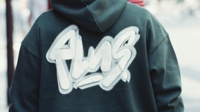 ¿Por qué la moda oversize es tan popular entre los jóvenes?