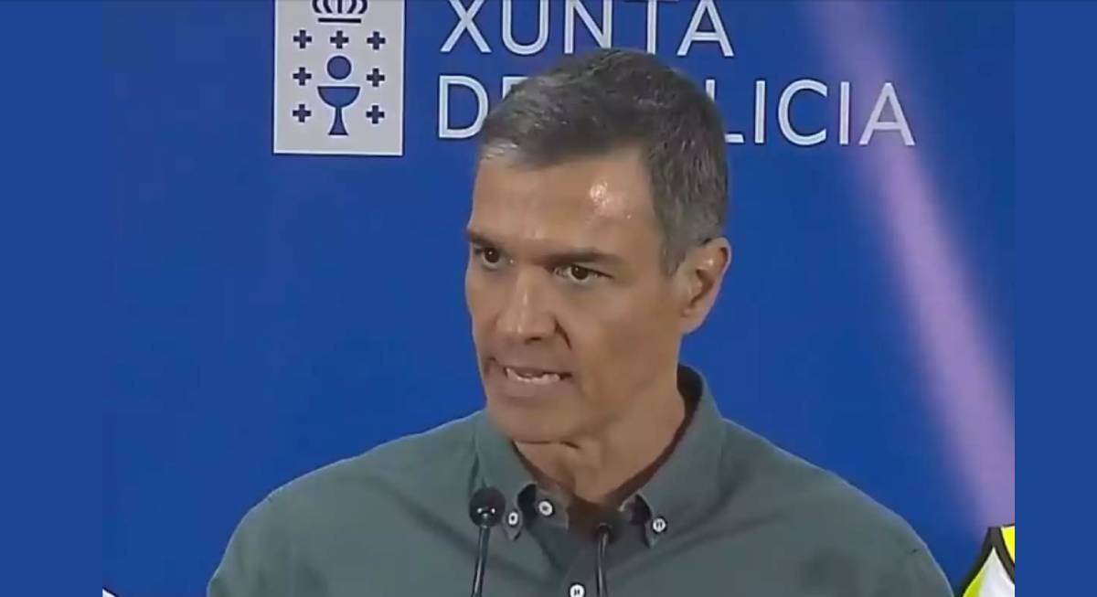 Pedro Sánchez, en una de las imágenes más comentadas durante los incendios forestales. (Foto: Redes Sociales)