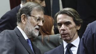 Mariano Rajoy con Aznar. (Foto: Gtres)