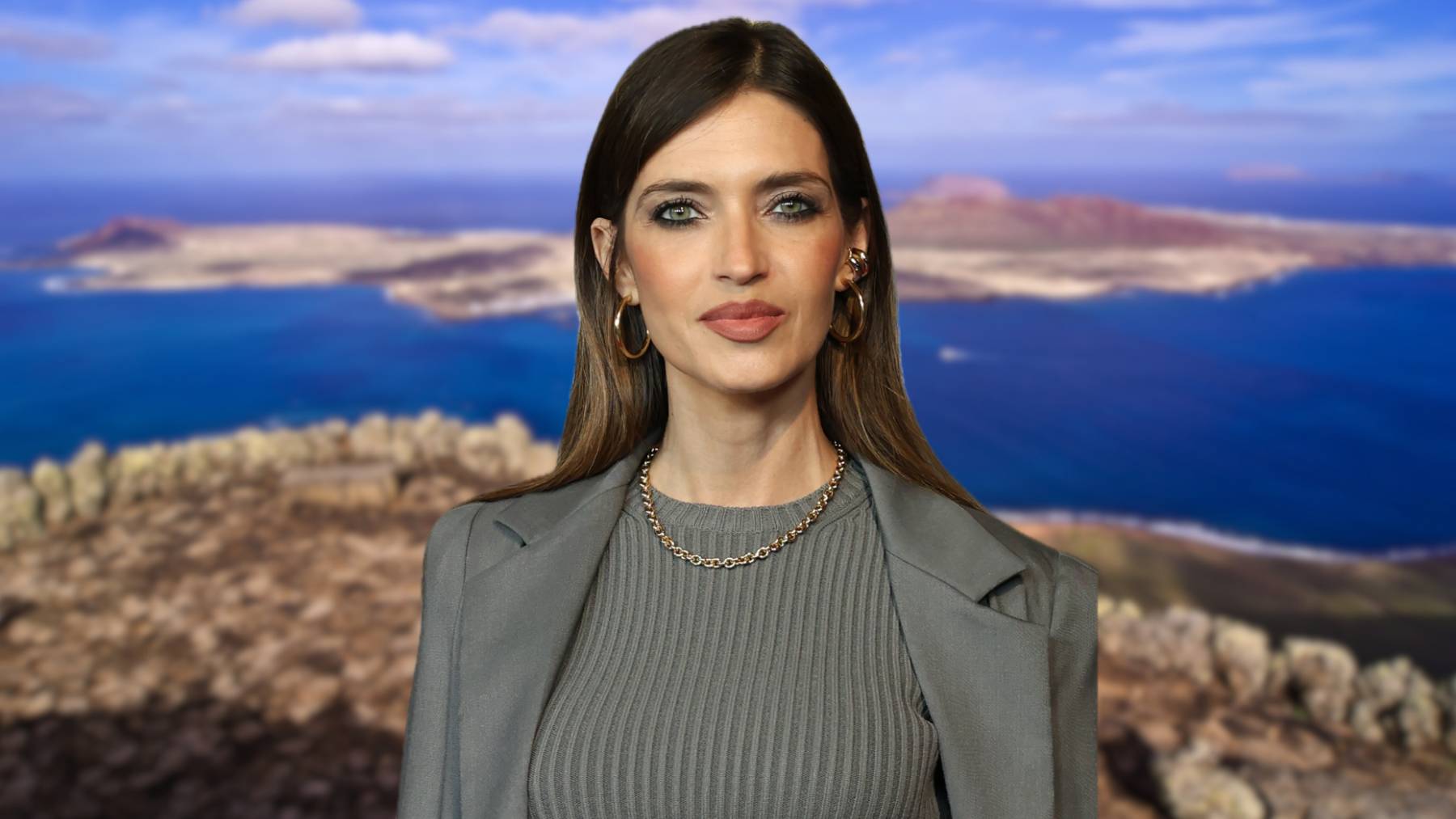 Baño en el mar y una compañía de lujo: así ha recibido Sara Carbonero el 2026