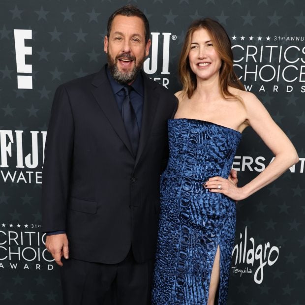 Adam Sandler y Jackie Sandler en los Critic Choice Awards 2026. (Foto: Gtres)