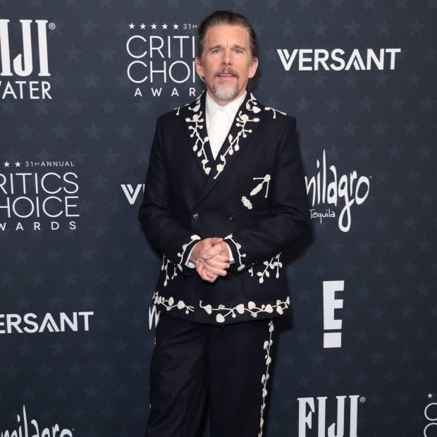 Ethan Hawke en los Critic Choice Awards. (Foto: Gtres)