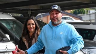 Kiko Rivera junto a su novia Lola. (Foto: Gtres)