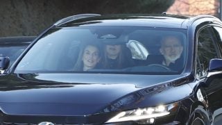 La infanta Sofía en la parte de atrás del coche. (Foto: Gtres)