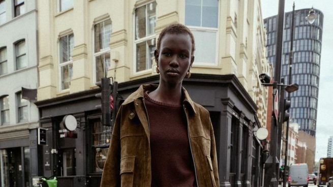 Los pantalones de Zara que están arrasando entre las amantes del animal print: están a un 40% de descuento