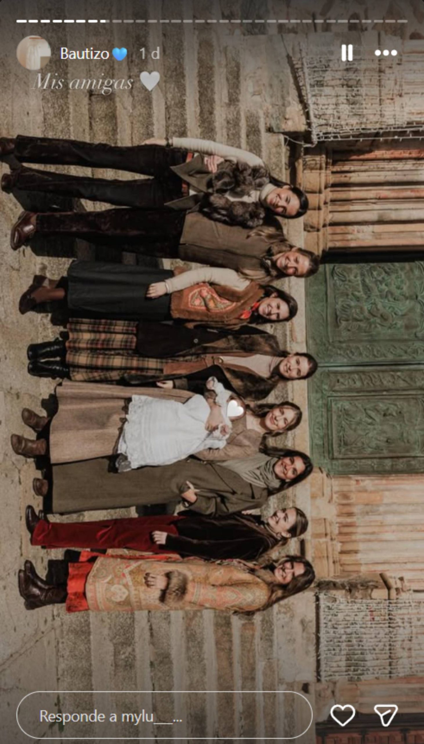 Teresa Urquijo y varias amigas en un bautizo. (Foto: RRSS)