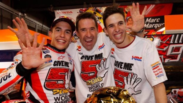 Los hermanos Márquez y su padre Julià. (Foto: RR.SS.)