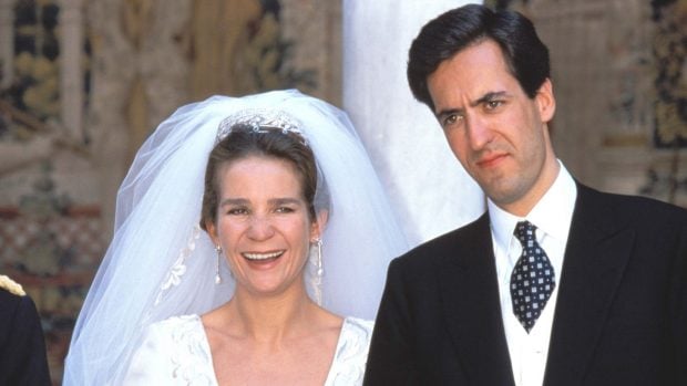La infanta Elena y Jaime de Marichalar el día de su boda. (Foto: Gtres)
