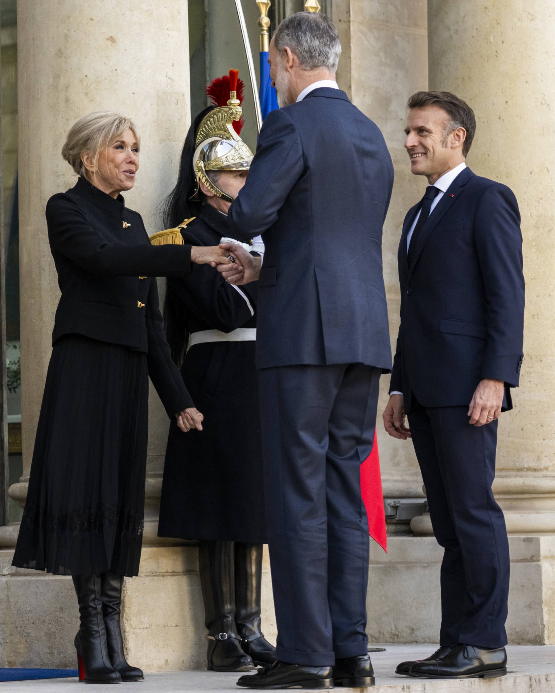 Emmanuel Macron y la primera dama, Brigitte Macron, junto a Felipe VI. (Foto: Gtres)