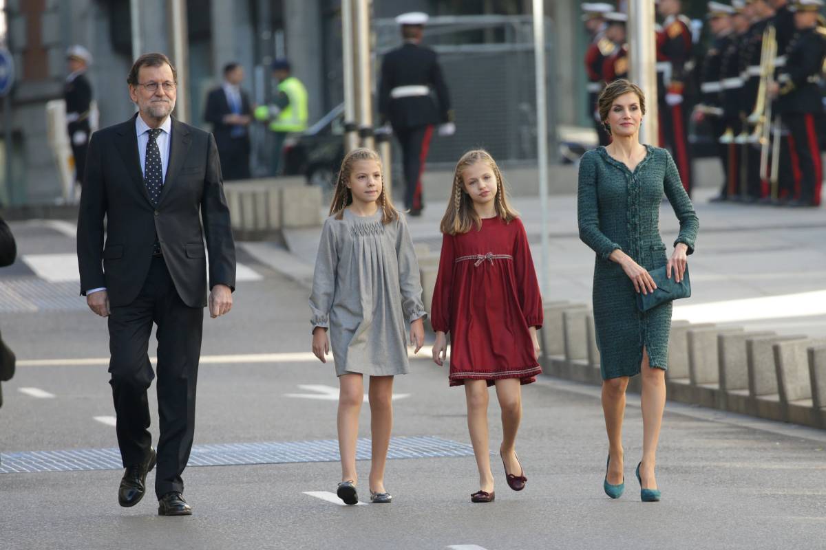 Reina Letizia vestida por Felipe Varela. (Foto: Gtres)