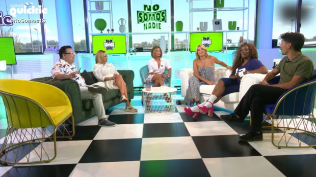 Los colaboradores en el plató de 'No somos nadie'. (Foto: TEN)