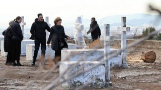 La Reina Sofía en el cementerio de Tatoi. (Foto: Gtres)