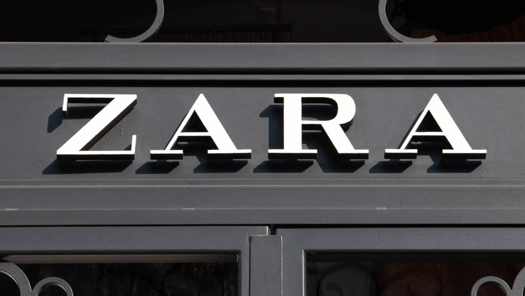 El primer Zara baja la persiana: así se reinventa el gigante de la moda