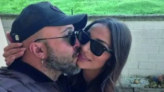 Kiko Rivera posando con su novia. (Foto: Instagram)