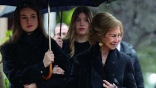 La princesa y la infanta junto a la Reina Sofía. (Foto: Gtres)