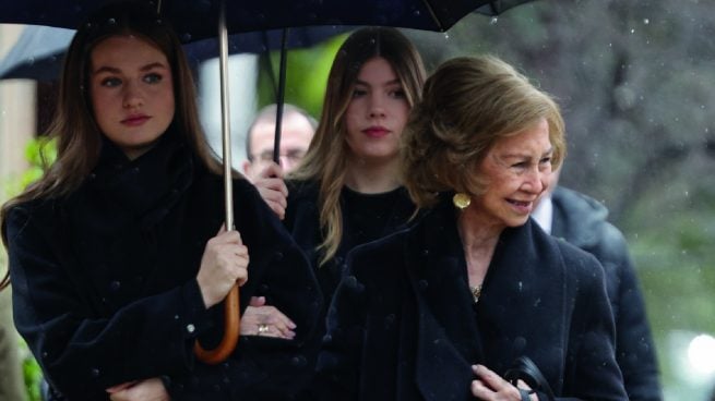 La princesa y la infanta junto a la Reina Sofía. (Foto: Gtres)
