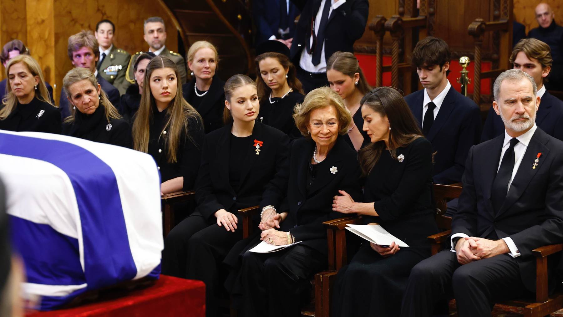 En imágenes: el último adiós a Irene de Grecia da lugar a un momento histórico en la familia del Rey