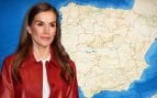 La Reina Letizia ante el mapa de España. (Foto: LOOK)
